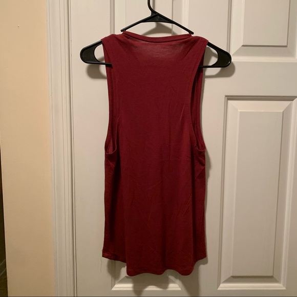 Red geometric rose design tank - Picture 2 of 2